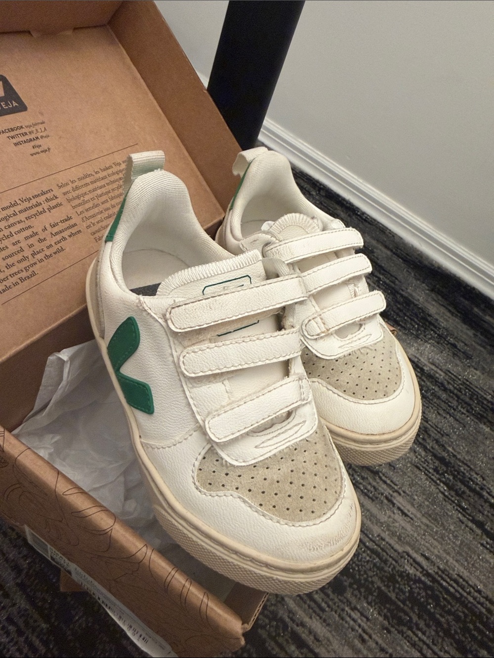 Veja Kids Cream & Green Triple-Strap Sneakers